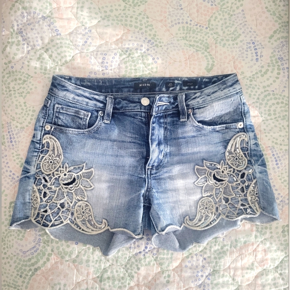 MISS ME SHORTS size 26